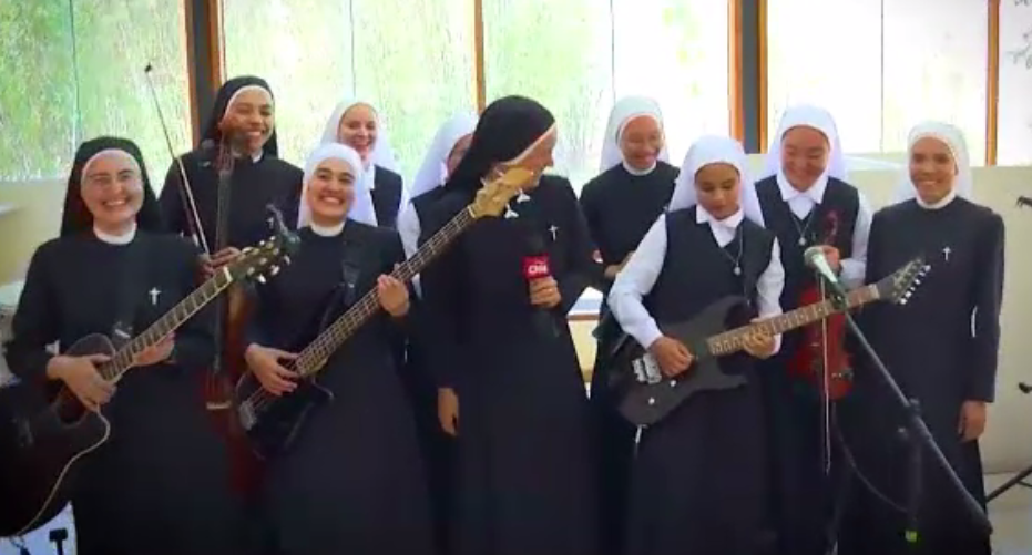 Prima trupă pop-rock de călugărițe. I-au cântat și Papei, iar clipurile lor sunt foarte populare