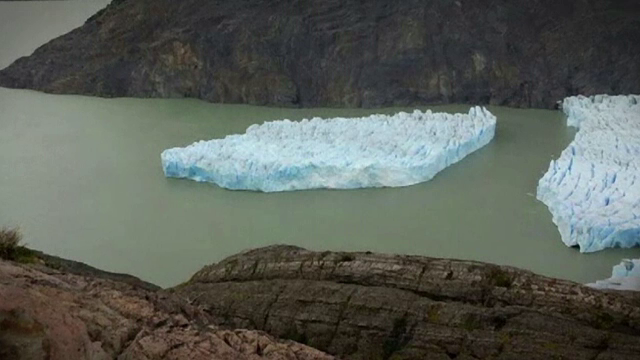 O bucată masivă din gheţarul Grey s-a desprins. Avertismentul lansat de experţi