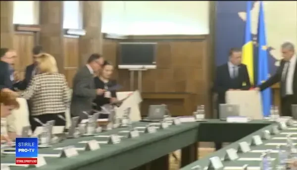 Efectele majorării salariului minim la 1.900 de lei: productivitate mai mică și firme în pericol de faliment