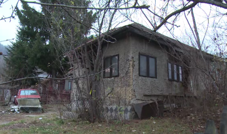 Caz sinistru în Prahova. Un bărbat a dormit cu sora moartă în pat, timp de un an