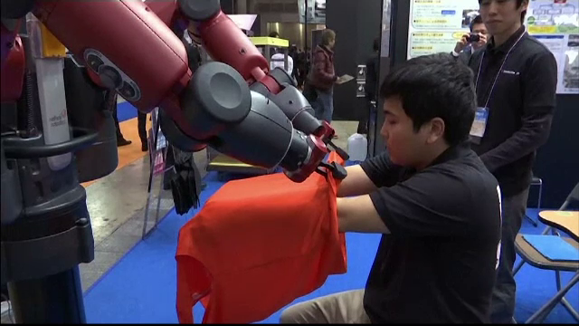 Roboţi gândiţi să le poarte de grijă bătrânilor, ”vedetele” târgului de la Tokyo