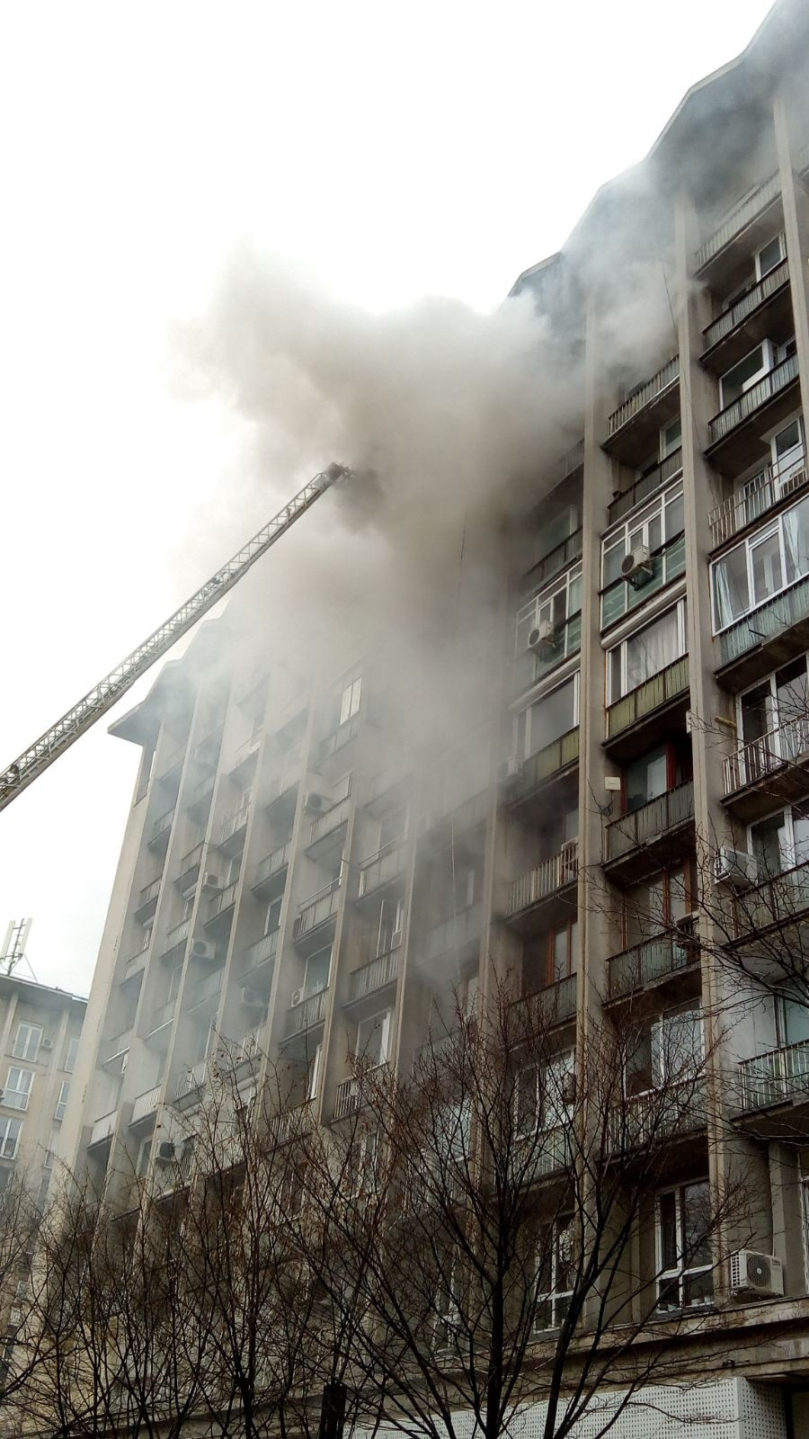 Incendiu puternic la un apartament de pe bulevardul Magheru din Capitală. FOTO