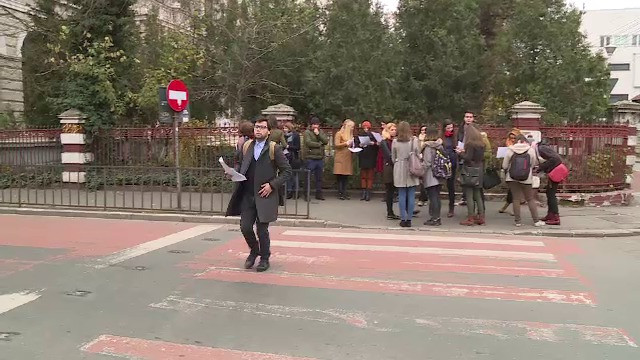 Planul unor tineri pentru a salva istoria Capitalei. Fac cu resurse proprii ce statul nu poate