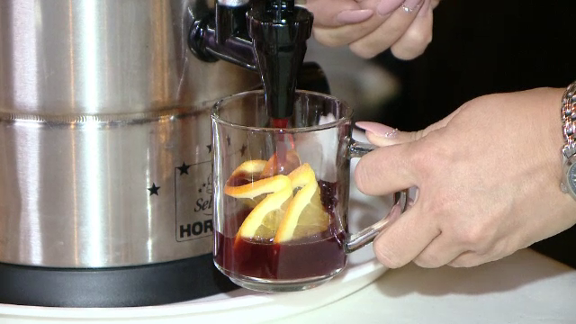 Vinul fiert, una dintre cele mai apreciate băuturi de sărbători