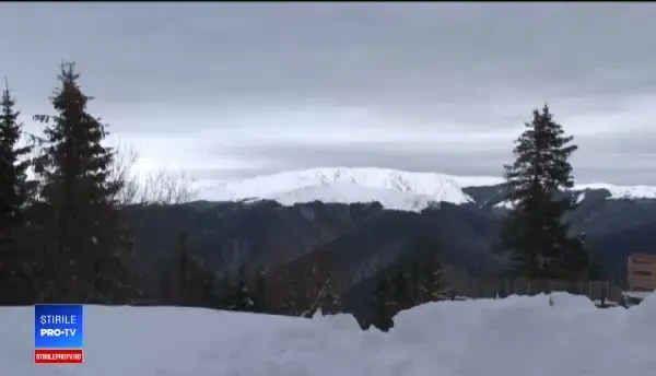 Din cauza rafalelor de 70 km/h din stațiuni, turiștii s-au relaxat la piscină