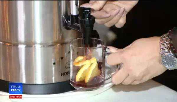 Vinul fiert, una dintre cele mai apreciate băuturi de sărbători