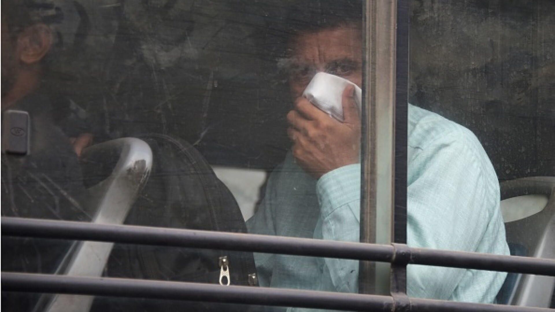 Un bărbat din India a fost arestat pentru că avea șosetele murdare