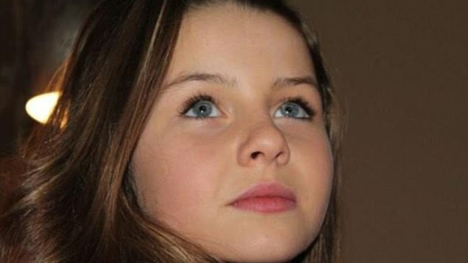 O fetiță de 11 ani s-a sinucis, fiindcă nu se simțea suficient de frumoasă