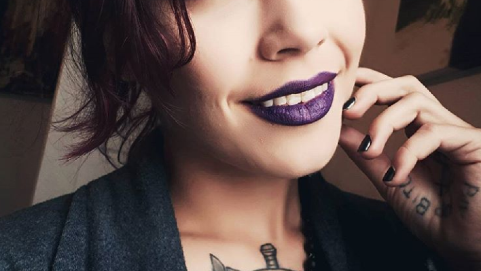 O americancă s-a lăsat tatuată de iubitul ei. „O greșeală masivă. Risc să orbesc”