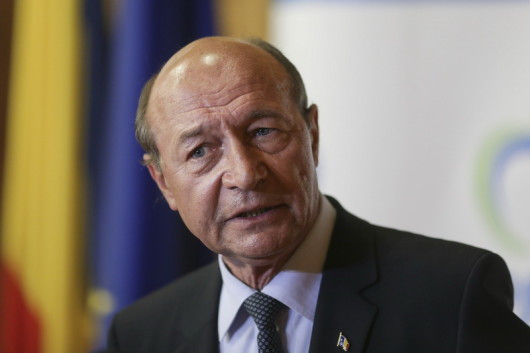 Băsescu, despre organizarea Târgului din Piața Victoriei: "Decizia este una ticăloasă"