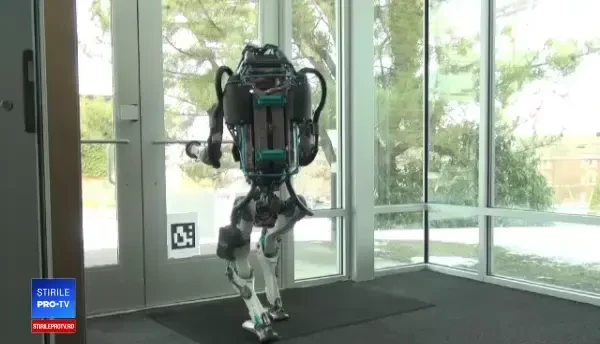 O româncă este prima femeie director al celui mare laborator de cercetare în robotică din lume