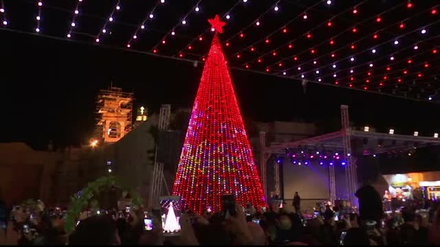 Oraşul musulman unde oamenii fac bradul de Crăciun şi cântă colinde