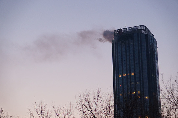 Anchetă în cazul incendiului de la turnul din China: 11 persoane arestate