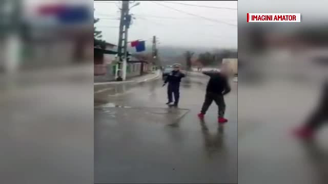 Scene șocante filmate în Tulcea: un polițist s-a apărat cu pistolul de trecătorii violenți