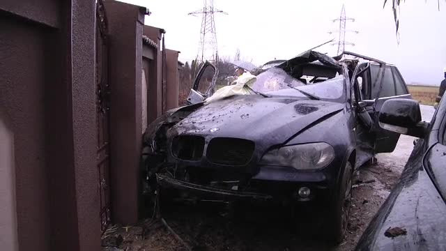 O şoferiţă a derapat pe o şosea udă din Dâmboviţa şi a provocat un dezastru