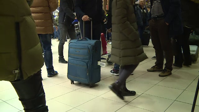 Pasagerii TAROM uitați în Amsterdam s-au întors acasă, după 24 de ore: „Sunt probleme extraordinare de comunicare”