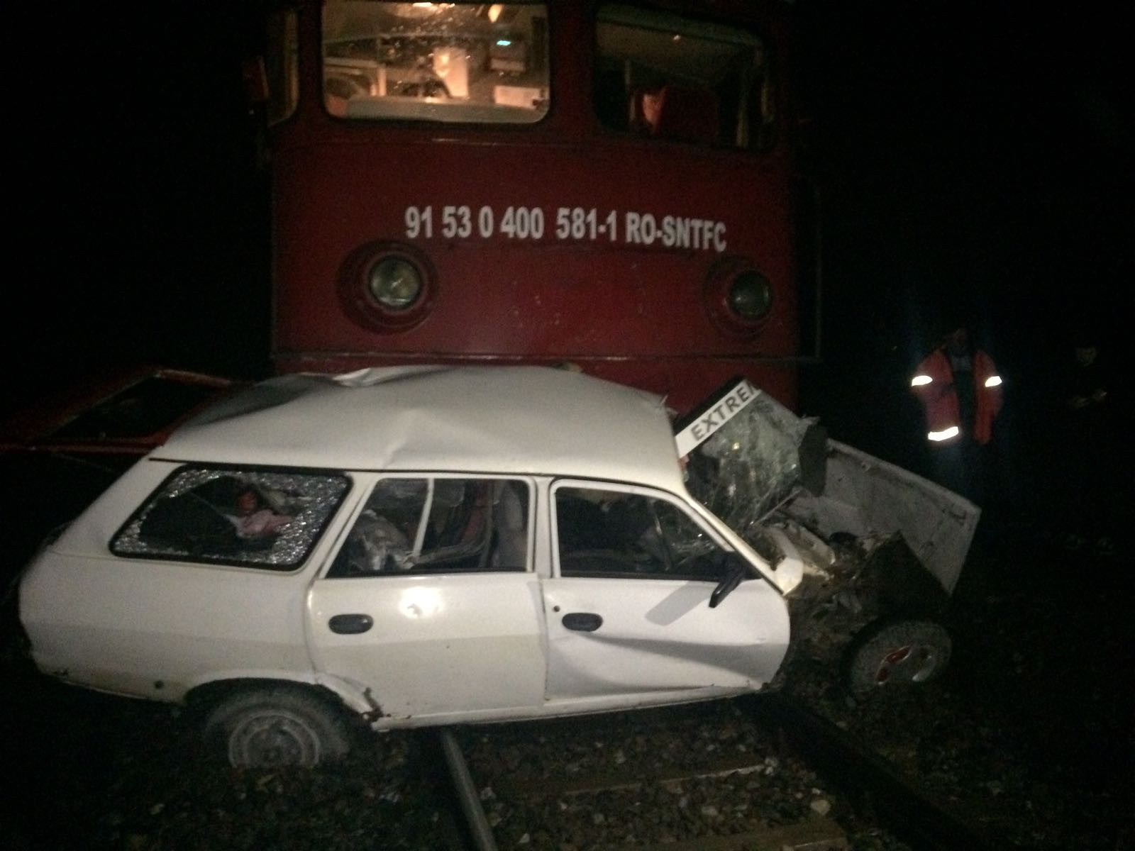 Maşină lovită de tren, în gara Lacu Sărat. Şoferul ar fi vrut să se sinucidă