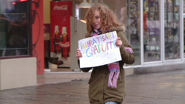 Timișorenii au primit „îmbrățișări gratuite” de la un grup de tineri