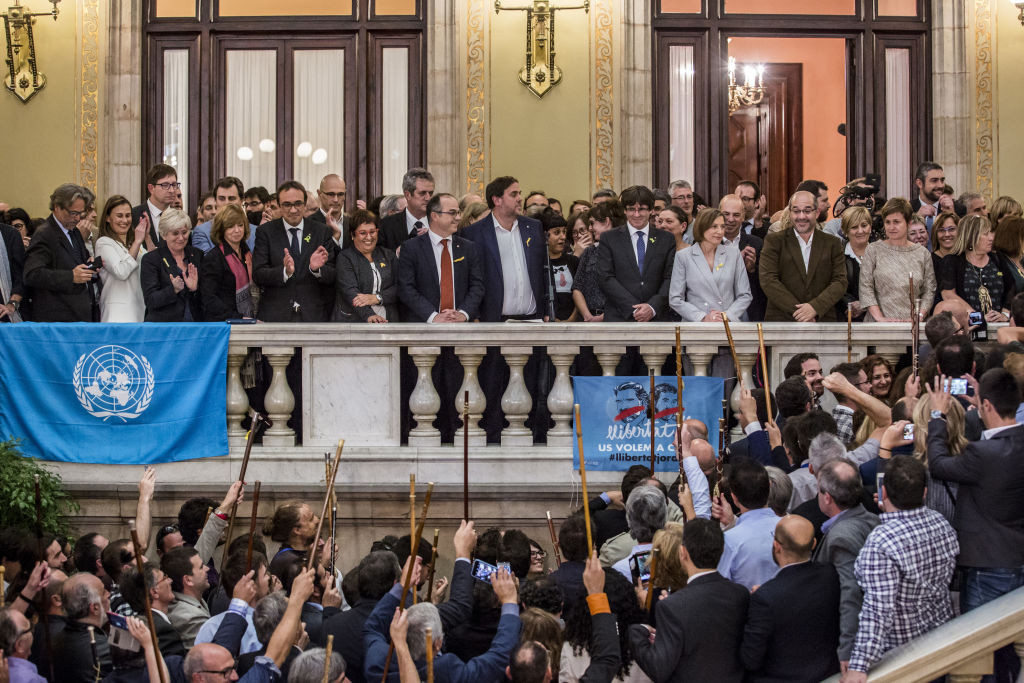 Doi dintre apropiații lui Puidgemont rămân în arest. Alți șase lideri catalani, eliberați pe cauțiune