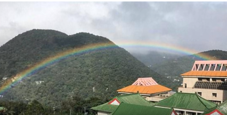 Curcubeu văzut pe cer aproape nouă ore: este un record mondial. VIDEO