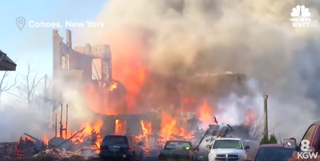 Inspirat de un show TV, un bărbat a dat foc la 31 de case, distrugând un cartier întreg