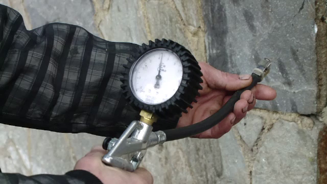 Anchetă a poliției după incidentul bizar dintr-o fabrică din Iași, unde un tânăr și-a introdus în corp aer comprimat