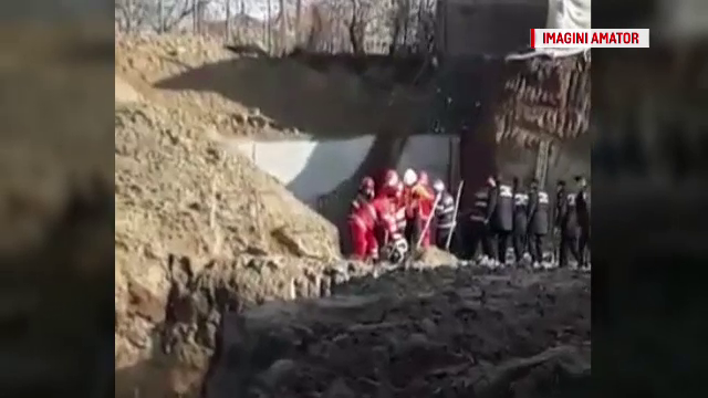 Cei doi muncitori au murit îngropaţi sub mal de pământ prăbuşit peste ei. Greşeala comisă
