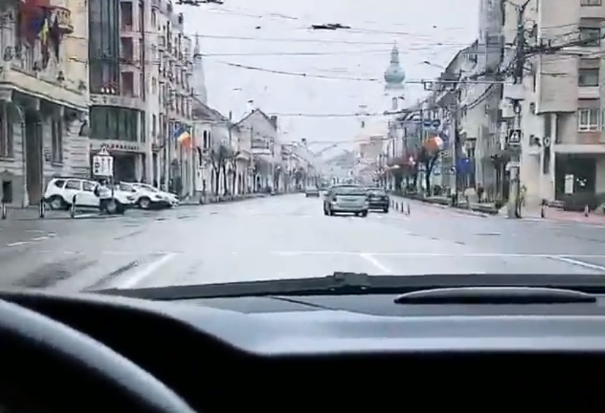 Un tânăr s-a filmat conducând cu 150 de km/h prin centrul Clujului. VIDEO