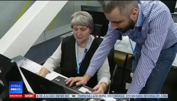 Pensionarii români învață să-și dea check-in pe Facebook și să comunice pe WhatsApp