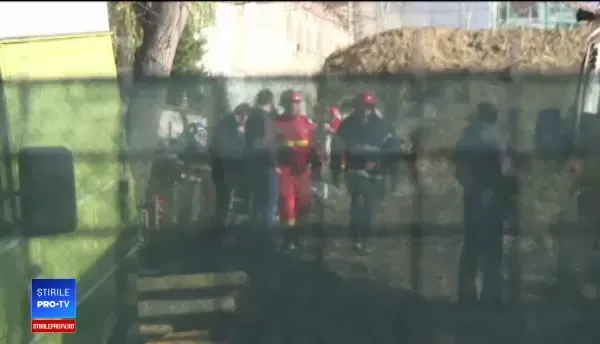Cei doi muncitori au murit îngropaţi sub mal de pământ prăbuşit peste ei. Greşeala comisă