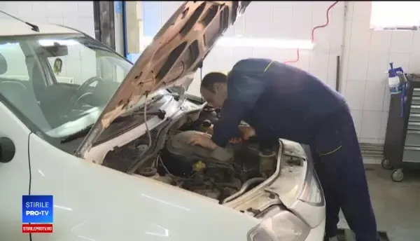 Service-urile caută mecanici auto chinezi, fiindcă cei români vor minim 1.000 euro