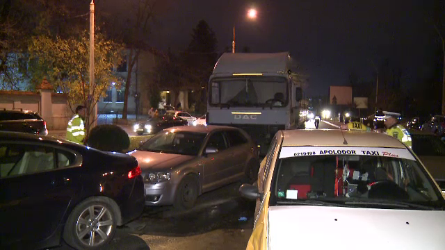 Dosar penal în cazul jandarmului care a condus sub influența alcoolului și a lovit șase mașini