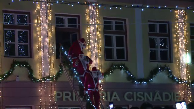 Loredana a aprins luminile de Crăciun, în Cisnădie