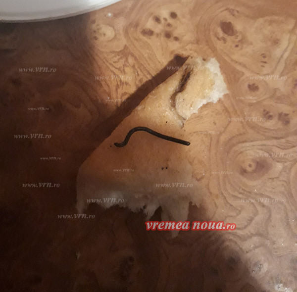 Un vasluian susține că a descoperit o bucată de sârmă într-o pâine ambalată