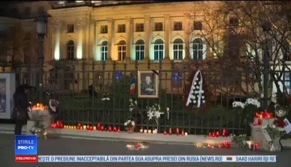 Palatul Regal din București: zeci de oameni i-au adus un omagiu Regelui Mihai