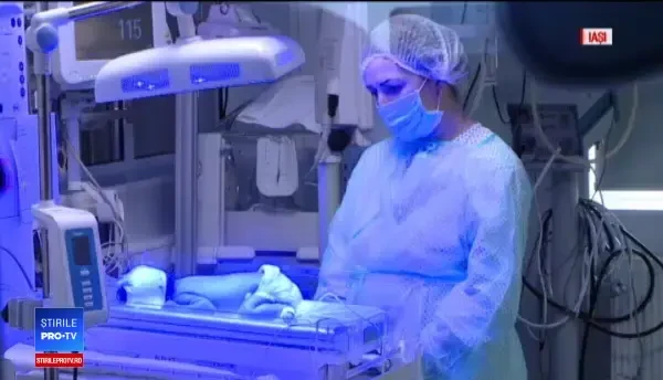 Bebeluș salvat printr-o transfuzie intrauterină, de către medici din Iași