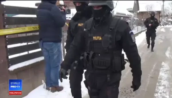 Poliţistul rănit cu sabia la Rădăuți, operat pentru doua oară. Medicii sunt rezervați