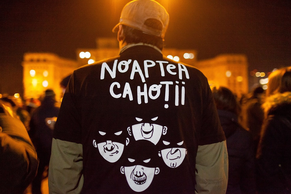 Noi proteste la Parlament, joi seară. "O gaşcă de golani călăresc ţara"