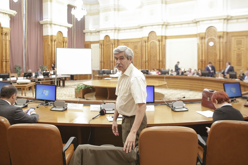 Ședință la Comisia Juridică, după o greșeală a deputaților la Legea privind starea de alertă