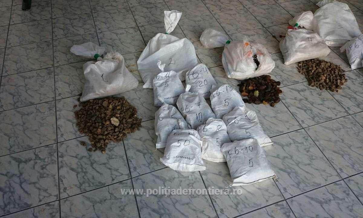 Captură uriaşă la frontieră. Ce erau de fapt "pietrele" din saci