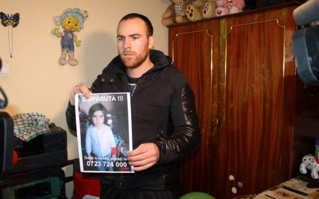 S-a întors de la muncă din Anglia, dar nu și-a mai găsit soția și fiica. ”Sunt disperat. Nu mai dorm”