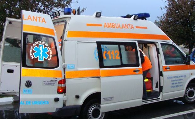 22 de elevi din Rădăuți la spital, după ce în școală a fost pulverizat spray paralizant
