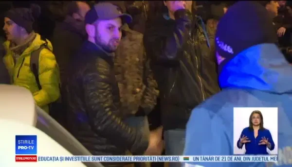 Protest față de votul de modificare a legilor justiției. Deputaţii, huiduiţi la ieşirea din Parlament. VIDEO