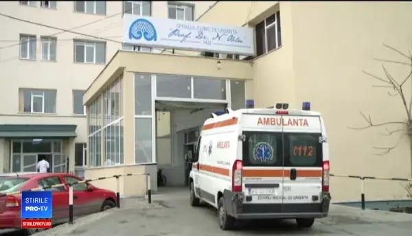 Polițistul rănit cu sabia rămâne în stare critică, deși a reușit să se miște