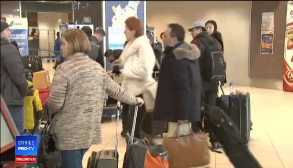 Companiile aeriene vând mai multe bilete decât locuri, de sărbători. Cum pot câștiga pasagerii