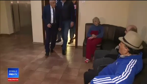 Petre Daea a donat 50 de plăpumi din lână unui centru de bătrâni din banii lui ”de om”