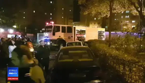 Cinci oameni intoxicați cu fum după un incendiu izbucnit într-un bloc din Constanța