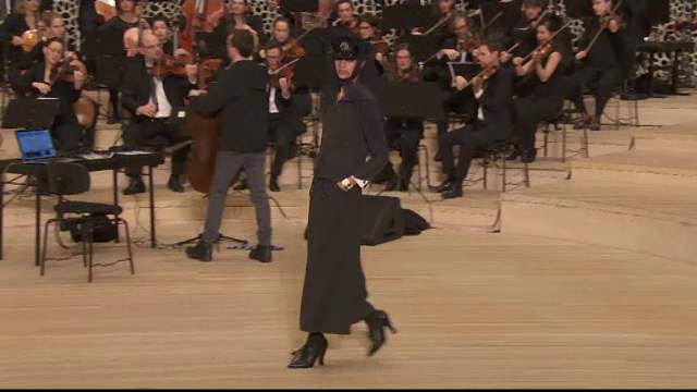 Prezentare de modă Chanel, pe muzica filarmonicii din Hamburg. VIDEO