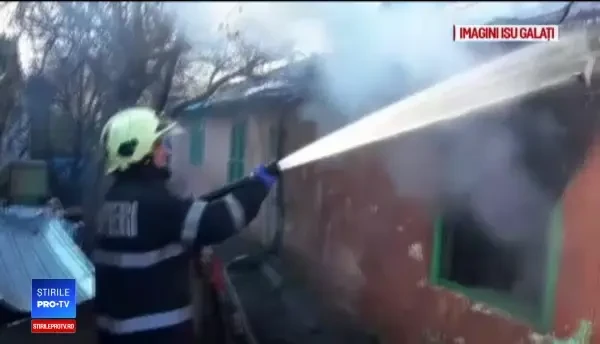 Două persoane, mamă și fiu, au murit în incendiul care le-a cuprins casa, în Galați