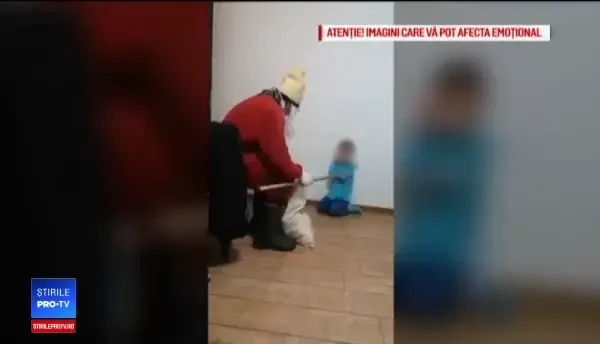 Cazul copilului terorizat de unchiul deghizat în Moș Crăciun. Cum se apară mama băiatului